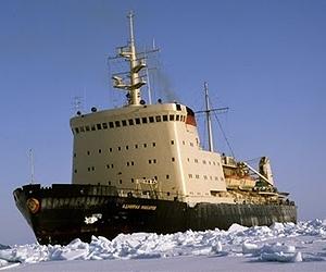 Russia reaches first stranded fishermen
