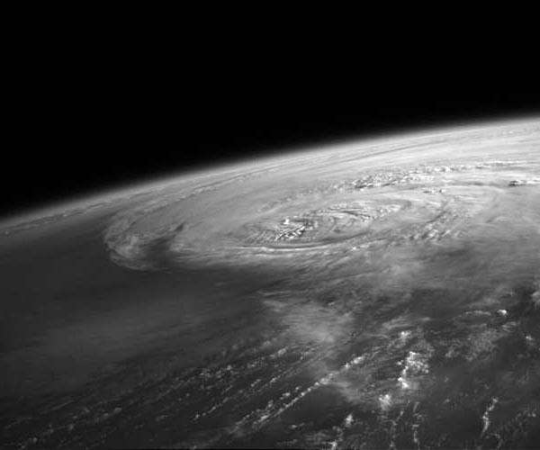Bermuda braces for direct hit from Hurricane Ernesto
