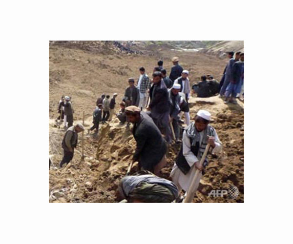 Two dead after landslide at Pakistan-Afghanistan border crossing