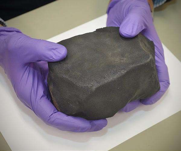 Meteorite provides record of asteroids spitting out pebbles