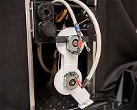A robotic leg, born without prior knowledge, learns to walk