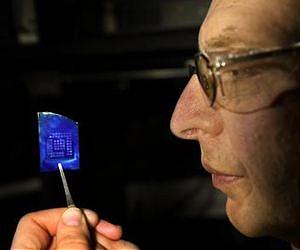 Pioneering path to electrical conductivity in 'tinker toy' materials to appear in Science