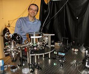 New method proposed for detecting gravitational waves from ends of universe