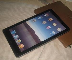 Android gains as small tablet sales soar: IDC