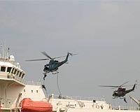 Somali pirates open fire on US navy helicopter