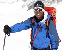 Sherpas struggle as Everest shuts down after killer avalanche