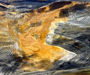 Mine landslide triggered quakes