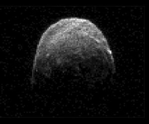 Large asteroid makes rare fly-by of Earth