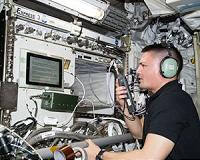 Space station astronauts ham it up to inspire student scientists
