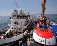 Russian subs explore world's deepest lake