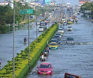 Ex-Thai PM eyes economic rebound after floods