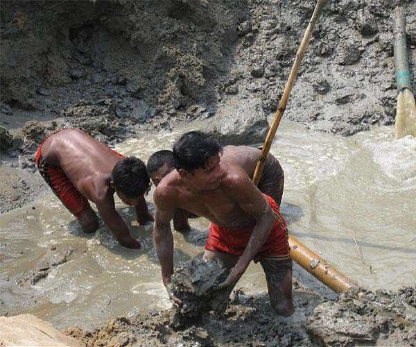 Pandemic panners: Indonesians hunt for gold in desperate times
