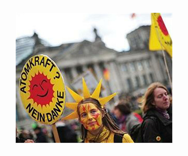 Germany's nuclear stay fails to quell debate