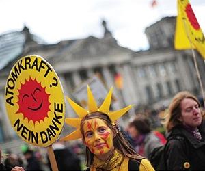 German cabinet approves contentious nuclear plans