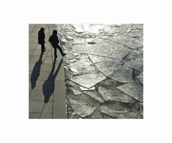 Spectacular ice blocks clog up Germany's Elbe river