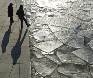 Big freeze tightens grip in Europe as death toll tops 220