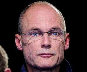 Piccard dynasty roam unknowns in sky, sea, sun