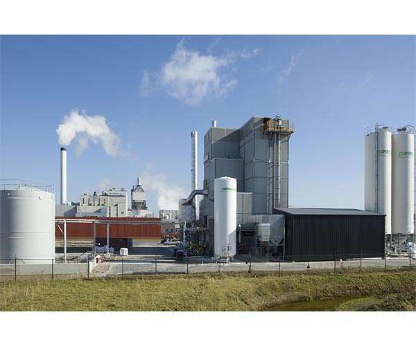 Hungary chlorine gas leak injures 28 at refinery