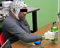 Researchers build brain-machine interface to control prosthetic hand