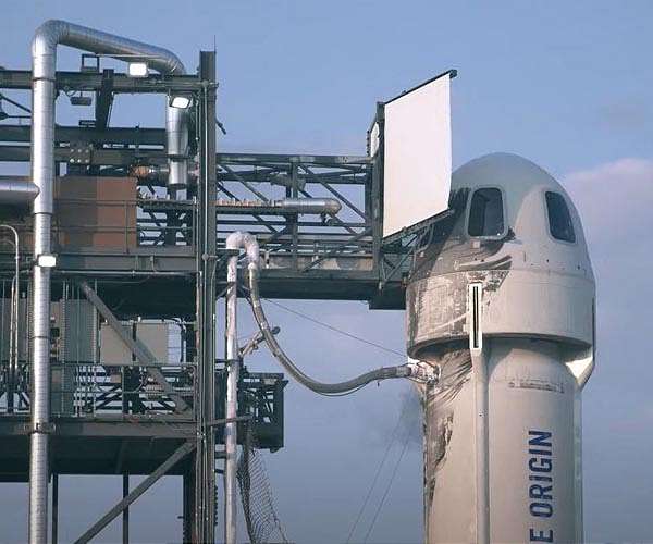Katy Perry roars into space on all-woman flight