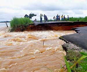 Dike bursts in flood-hit Brazil, 4,000 evacuated