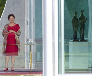 Brazil's Rousseff vows to stand firm on environment defense