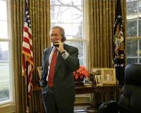 Bush Thanks Discovery 'Risk-Takers'