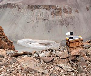 How the world's saltiest pond gets its salt