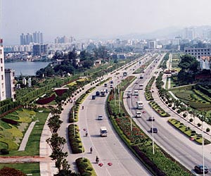 Property price rises ease in Chinese cities