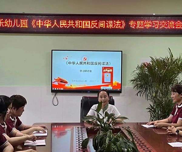 US vows to 'aggressively' oust Chinese students