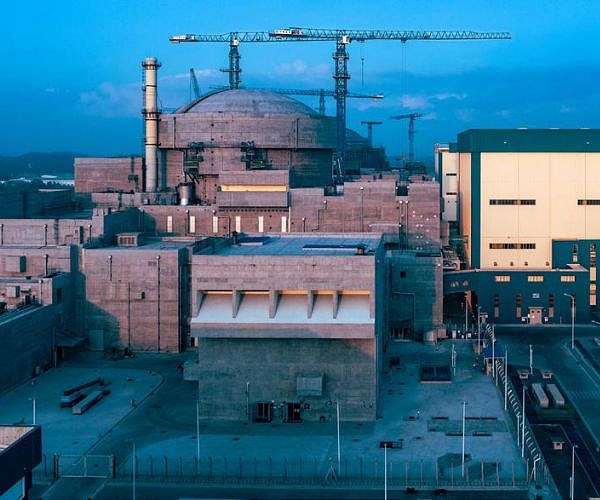 China green-lights 11 new reactors in nuclear push