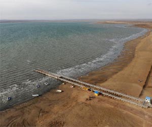 China desert lake shrinks by one-third in 13 years: Xinhua