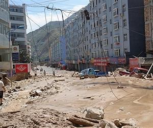 China mudslides leave 127 dead, 1,300 missing
