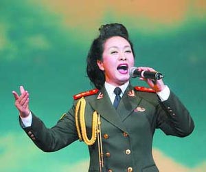 Xi's wife: China's singing future first lady