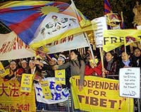 Protests Greet China's Hu Jintao At Start Of European Tour