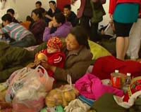 China quake survivors shiver in rain-soaked camp: state media