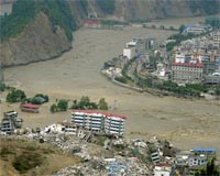 Quake lake pours through devastated Chinese town