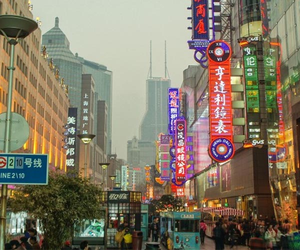 China retail sales return to growth, economic recovery continues