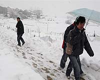 North China freeze strands travellers