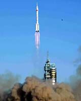 Carrier Rocket For Shenzhou 6 To Be Shipped In Mid 2005