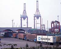 China inflation drops as trade surplus hits record high