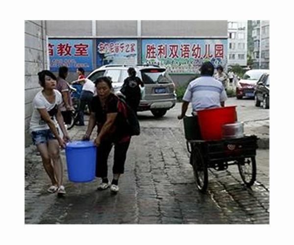 Chinese food delivery giant slumps on new fee-cut measures
