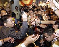 Down To Earth Spaceman Yang Gets Star Treatment In Hong Kong