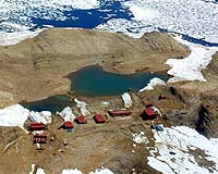 Chinese sailors throw bottles into Antarctic Ocean: report