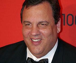 Facebook boss to host political fundraiser for Christie