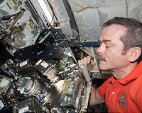 ESA's weightless plants fly on a Dragon
