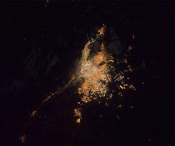 Chinese city dims lights in heatwave power crunch