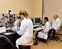 Russia sends virus experts, medics to Italy
