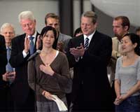 Clinton leaves NKorea with US reporters after Kim's pardon