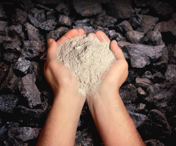 Ash improves methane yield and fertilizer value in biogas systems